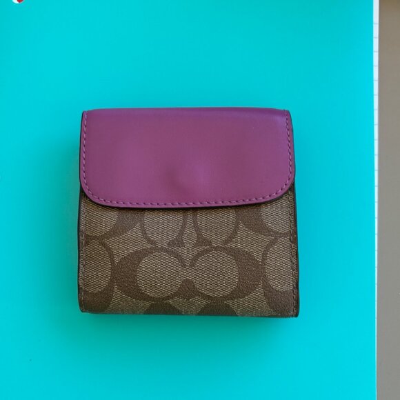Coach Purple 💜 Smooth Leather Flap  Signature Print Compact Trifold Wallet VGUC - Picture 3 of 5